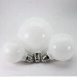 3 ampoules éteintes les une à côté des autres, de 3 tailles différentes.