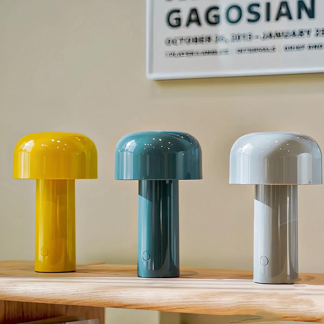 lampe de chevet design italien en forme de champignon posé sur une table