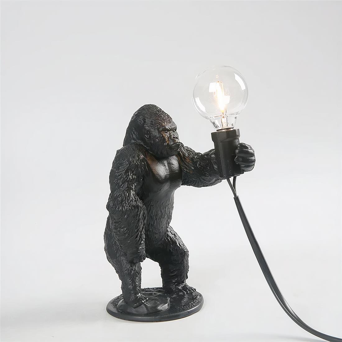 4642-8xfpvb.jpg Lampe de chevet en forme de gorille, noir qui tient une ampoule dans sa main