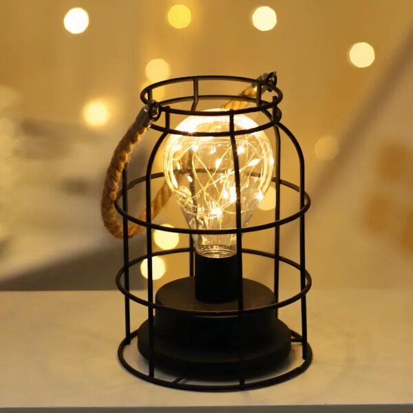 lampe de chevet rétro sans fil posé sur une table devant un lit