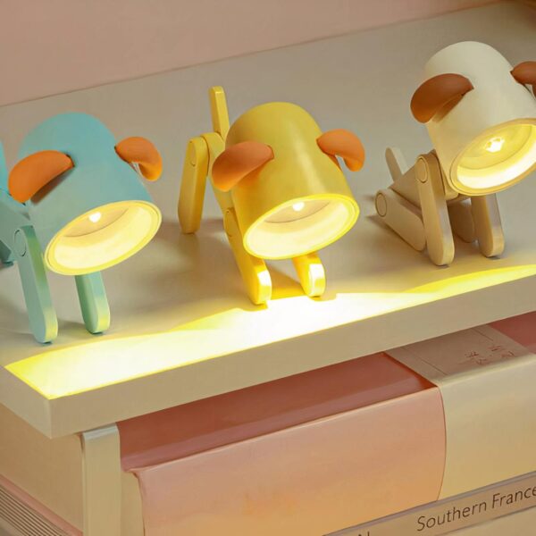 Lampe de chevet pour bébé pliable en forme de chien posé sur un bureau