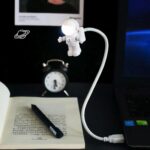Lampe de chevet pour enfant en forme d'astronaute