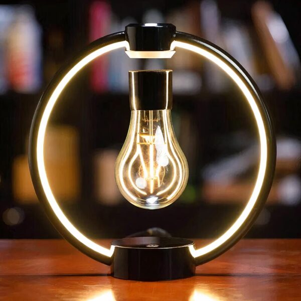 lampe de chevet en forme d'ampoule magnétique posé sur une table