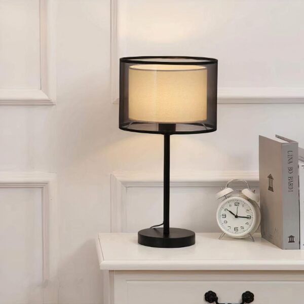 Lampe de chevet moderne à double couche posé sur une table près d'un réveil