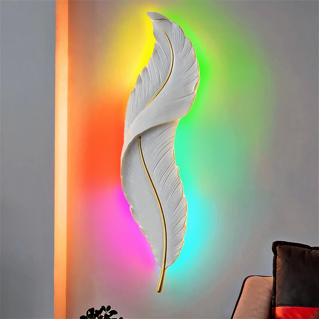 7516-5wt8e3.jpg lampe de chevet en forme de plume accroché sur le mur avec des lumière multicolore