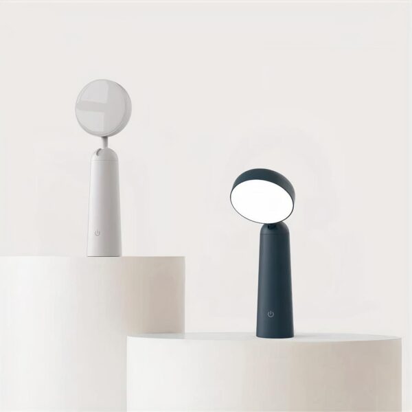 Lampe de chevet sans fil de deux couleurs posé sur une table