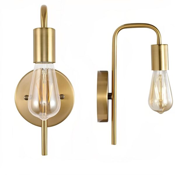 Lampe de chevet murale de style industriel de couleur dorée vue de face à gauche et de profil à droite. Support rond avec tige coudée sur laquelle se trouve l'ampoule. Sur fond blanc.