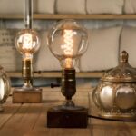 deux lampes de chevet vintage ampoules avec filaments et socle en bois