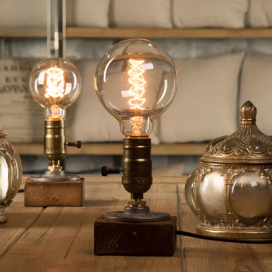 deux lampes de chevet vintage ampoules avec filaments et socle en bois