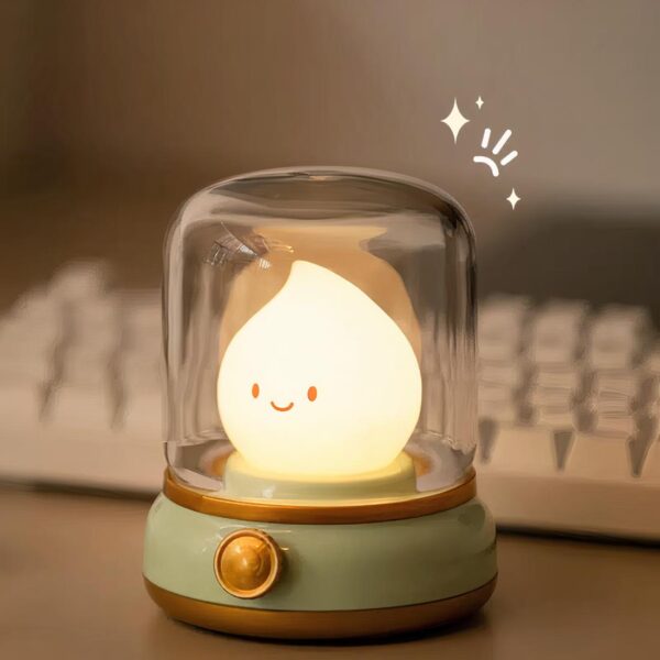 Lampe de chevet kawaii led flamme sur une table
